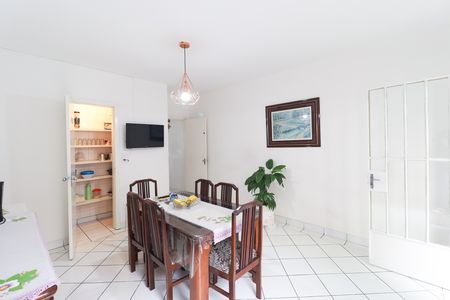 Casa à venda com 220m², 3 quartos e 2 vagas