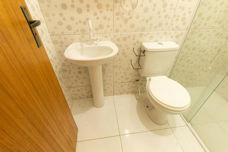 Casa para alugar com 43m², 2 quartos e 1 vaga Casa para alugar com 43m², 2 quartos e 1 vagaBanheiro Social