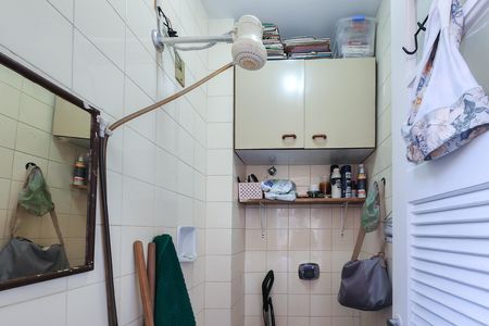 Apartamento à venda com 58m², 1 quarto e 1 vaga Apartamento à venda com 58m², 1 quarto e 1 vagaBanheiro de Serviço