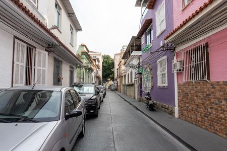 Casa de condomínio à venda com 256m², 5 quartos e 1 vaga Casa de condomínio à venda com 256m², 5 quartos e 1 vagaVila