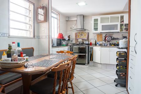 Casa de condomínio à venda com 256m², 5 quartos e 1 vaga Casa de condomínio à venda com 256m², 5 quartos e 1 vagaCozinha