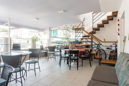 Casa de condomínio à venda com 256m², 5 quartos e 1 vaga Casa de condomínio à venda com 256m², 5 quartos e 1 vagaVaranda