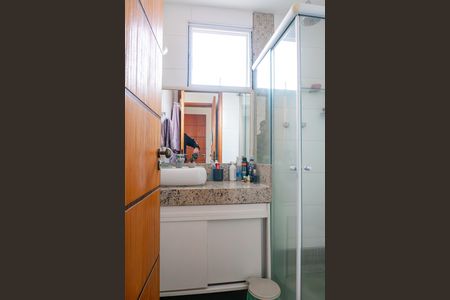 Casa de condomínio à venda com 256m², 5 quartos e 1 vaga Casa de condomínio à venda com 256m², 5 quartos e 1 vagaBanheiro