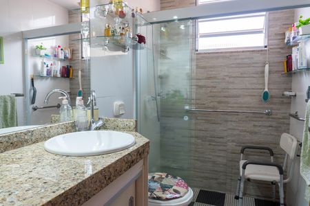 Casa de condomínio à venda com 256m², 5 quartos e 1 vaga Casa de condomínio à venda com 256m², 5 quartos e 1 vagaBanheiro 2