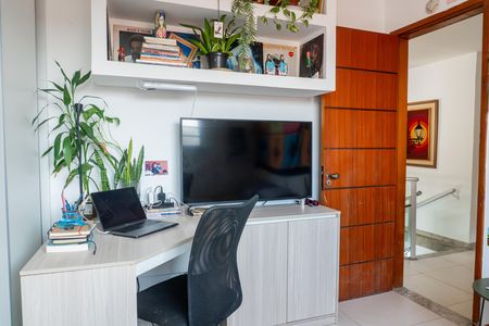 Casa de condomínio à venda com 256m², 5 quartos e 1 vaga Casa de condomínio à venda com 256m², 5 quartos e 1 vagaQuarto 2