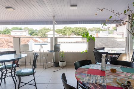 Casa de condomínio à venda com 256m², 5 quartos e 1 vaga Casa de condomínio à venda com 256m², 5 quartos e 1 vagaVaranda