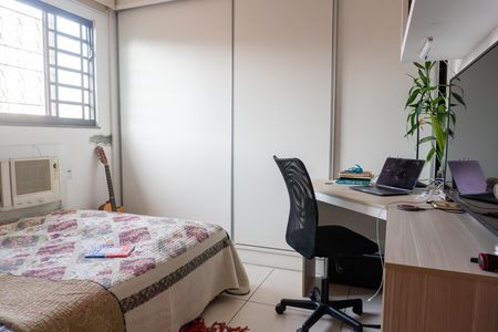 Casa de condomínio à venda com 256m², 5 quartos e 1 vaga Casa de condomínio à venda com 256m², 5 quartos e 1 vagaQuarto 2