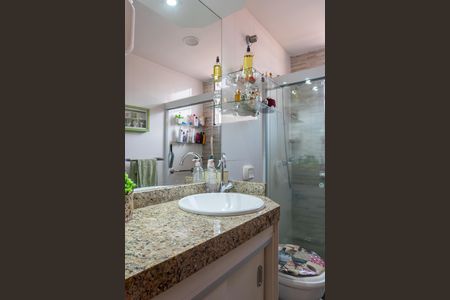 Casa de condomínio à venda com 256m², 5 quartos e 1 vaga Casa de condomínio à venda com 256m², 5 quartos e 1 vagaBanheiro 2