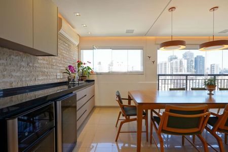 Apartamento à venda com 213m², 4 quartos e 4 vagas