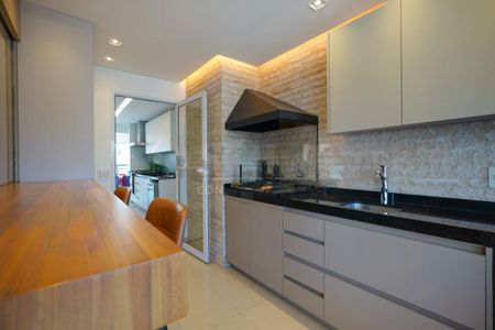 Apartamento à venda com 213m², 4 quartos e 4 vagas
