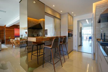 Apartamento à venda com 213m², 4 quartos e 4 vagas