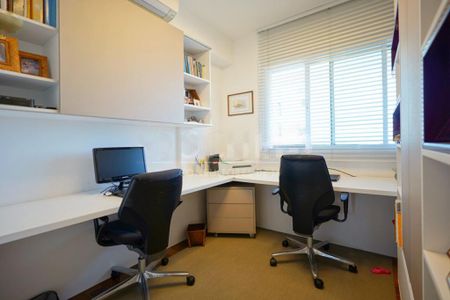 Apartamento à venda com 213m², 4 quartos e 4 vagas