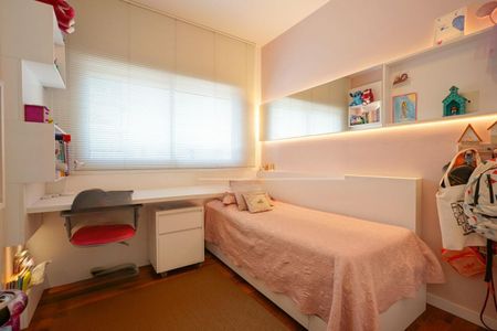 Apartamento à venda com 213m², 4 quartos e 4 vagas