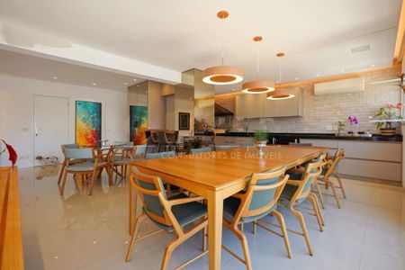 Apartamento à venda com 213m², 4 quartos e 4 vagas