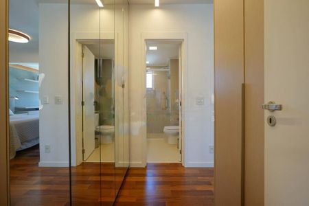 Apartamento à venda com 213m², 4 quartos e 4 vagas