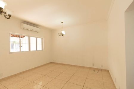 Casa para alugar com 99m², 3 quartos e 1 vaga Casa para alugar com 99m², 3 quartos e 1 vagaSala