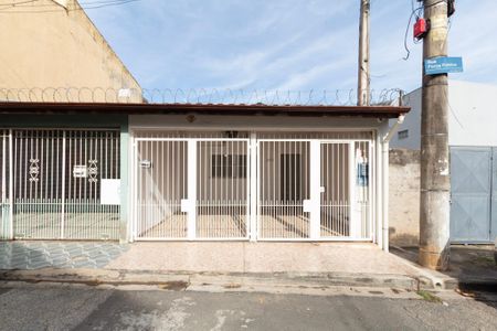 Casa para alugar com 99m², 3 quartos e 1 vaga Casa para alugar com 99m², 3 quartos e 1 vagaFachada