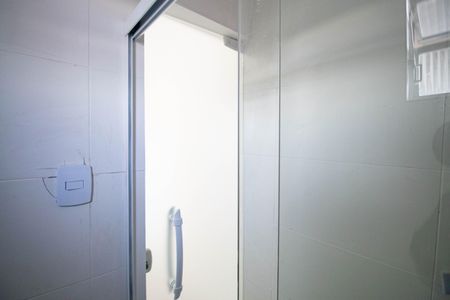 Banheiro de kitnet/studio para alugar com 1 quarto, 12m² em Vila Maria Baixa, São Paulo