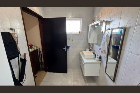 Casa à venda com 256m², 4 quartos e 2 vagas