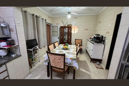 Casa à venda com 256m², 4 quartos e 2 vagas