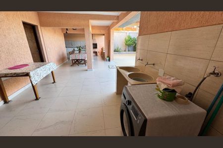 Casa à venda com 256m², 4 quartos e 2 vagas