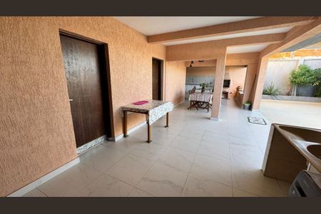 Casa à venda com 256m², 4 quartos e 2 vagas