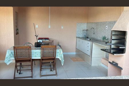 Casa à venda com 256m², 4 quartos e 2 vagas
