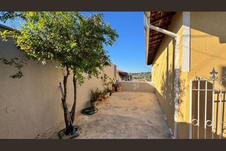Casa à venda com 256m², 4 quartos e 2 vagas