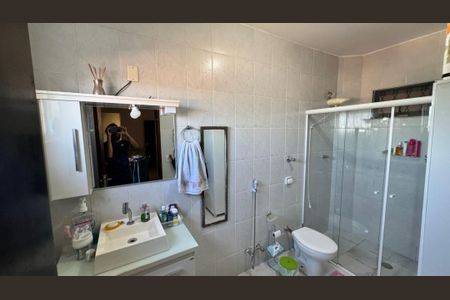 Casa à venda com 256m², 4 quartos e 2 vagas