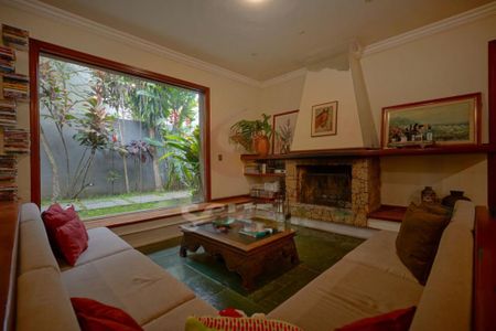 Casa à venda com 4 quartos, 430m² em Santo Amaro, São Paulo