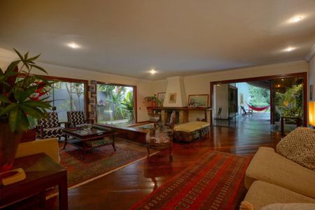 Casa à venda com 4 quartos, 430m² em Santo Amaro, São Paulo