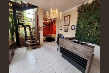 Casa à venda com 253m², 4 quartos e 3 vagas