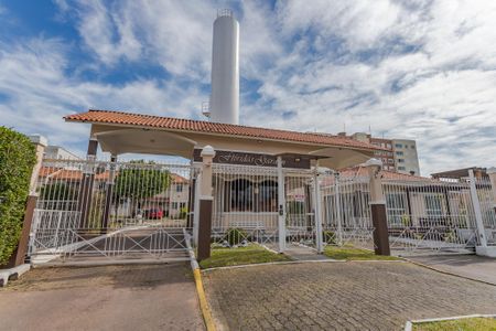 Fachada de casa de condomínio à venda com 3 quartos, 115m² em Parque Santa Fé, Porto Alegre