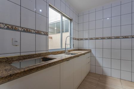 Cozinha de casa de condomínio à venda com 3 quartos, 115m² em Parque Santa Fé, Porto Alegre
