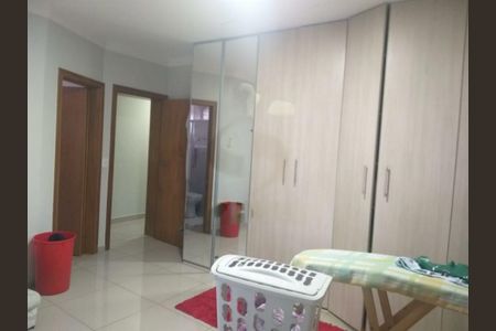 Casa à venda com 4 quartos, 180m² em Cidade Dutra, São Paulo
