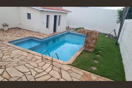 Casa à venda com 118m², 2 quartos e 3 vagas