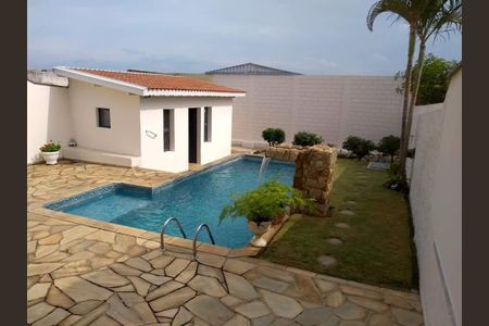 Casa à venda com 118m², 2 quartos e 3 vagas