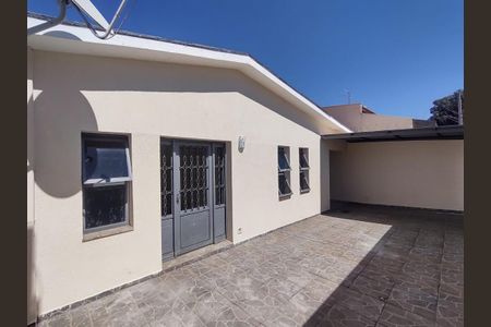 Casa à venda com 118m², 2 quartos e 3 vagas