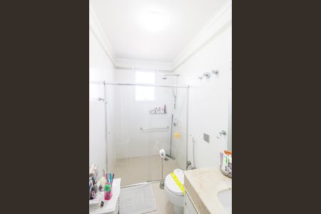 Casa de condomínio à venda com 570m², 4 quartos e 4 vagas Casa de condomínio à venda com 570m², 4 quartos e 4 vagasBanheiro da Suíte