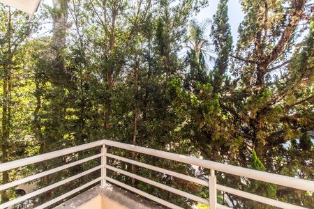 Casa de condomínio à venda com 570m², 4 quartos e 4 vagas Casa de condomínio à venda com 570m², 4 quartos e 4 vagasVaranda