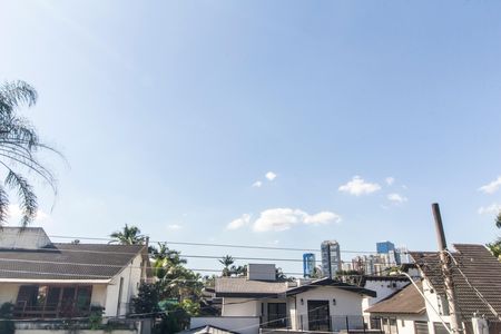 Casa de condomínio à venda com 570m², 4 quartos e 4 vagas Casa de condomínio à venda com 570m², 4 quartos e 4 vagasVista da Suíte