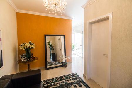 Casa de condomínio à venda com 570m², 4 quartos e 4 vagas Casa de condomínio à venda com 570m², 4 quartos e 4 vagasHall de entrada