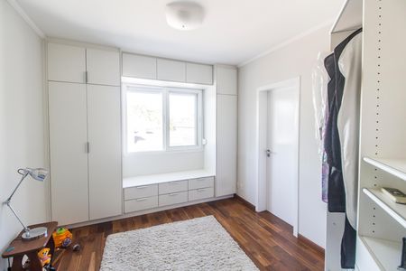 Casa de condomínio à venda com 570m², 4 quartos e 4 vagas Casa de condomínio à venda com 570m², 4 quartos e 4 vagasSuíte 4