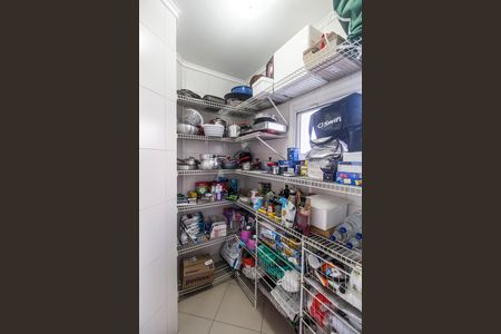 Casa de condomínio à venda com 570m², 4 quartos e 4 vagas Casa de condomínio à venda com 570m², 4 quartos e 4 vagasDespensa