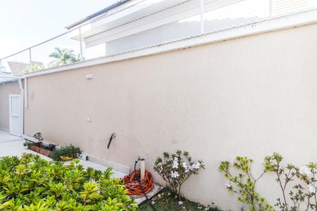 Casa de condomínio à venda com 570m², 4 quartos e 4 vagas Casa de condomínio à venda com 570m², 4 quartos e 4 vagasQuintal