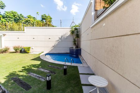 Casa de condomínio à venda com 570m², 4 quartos e 4 vagas Casa de condomínio à venda com 570m², 4 quartos e 4 vagasPiscina