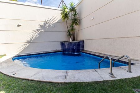 Casa de condomínio à venda com 570m², 4 quartos e 4 vagas Casa de condomínio à venda com 570m², 4 quartos e 4 vagasPiscina