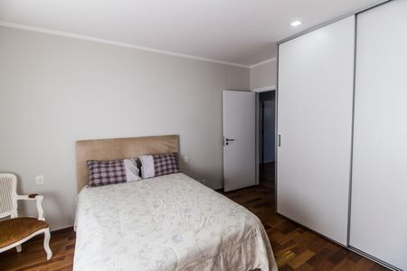 Casa de condomínio à venda com 570m², 4 quartos e 4 vagas Casa de condomínio à venda com 570m², 4 quartos e 4 vagasSuíte 1