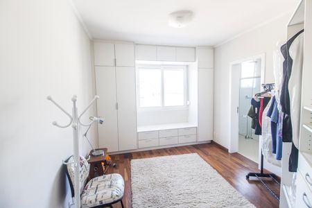 Casa de condomínio à venda com 570m², 4 quartos e 4 vagas Casa de condomínio à venda com 570m², 4 quartos e 4 vagasSuíte 4