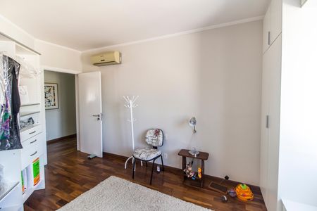 Casa de condomínio à venda com 570m², 4 quartos e 4 vagas Casa de condomínio à venda com 570m², 4 quartos e 4 vagasSuíte 4